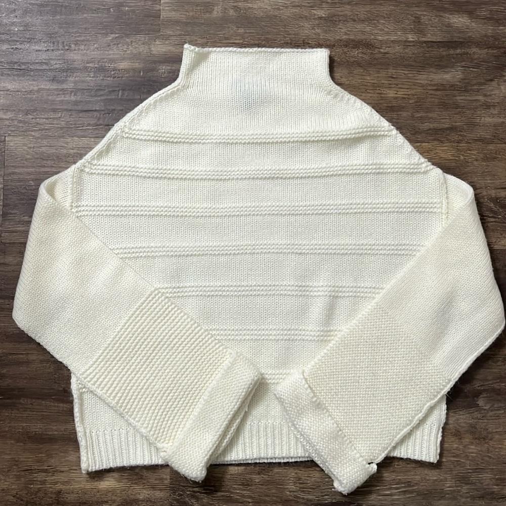 Jessica Simpson Cream Cropped Sweater